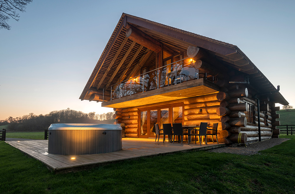 log-cabin-with-hot-tub